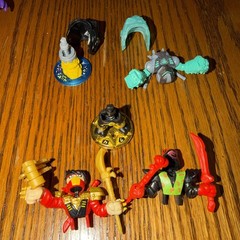 Akedo Ultimate Arcade Warriors Legends Of Akedo Lot Of 10 Figures 2 controllers