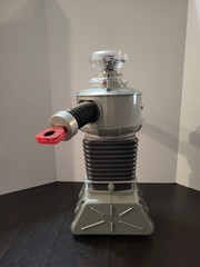 Radio Control B-9 Robot 24″ Tall LOST IN SPACE Trendmasters w BOX No Remote