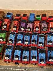 Thomas & Friends Magnetic Metal Die Cast Train Lot Of 75 Engines & Car