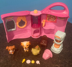 Littlest Pet Shop Doggie Diner playset Jack Russell puppy dog #40 turtle #8 accs