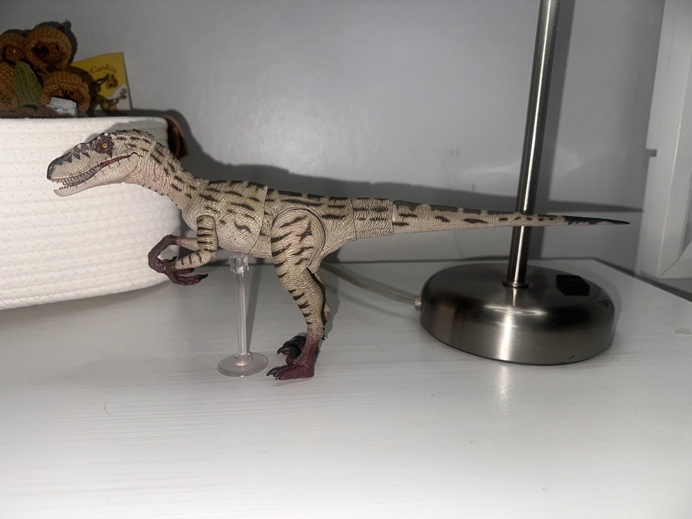 Nanmu Studio Smart Series White Queen Velociraptor
