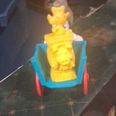 Peanuts Snoopy Plastic Figure Pulling Blue Cart w/ Red Wheels Yellow Load