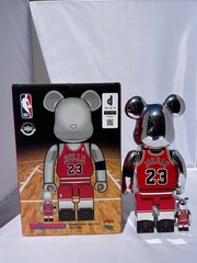 Bearbrick Michael Jordan 1998 Last Shot 400% and 100% Bearbrick
