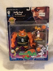 Jordan’s 1996 Warner Bros Space Jam Daffy Duck vs Pound Figure NIB Sealed
