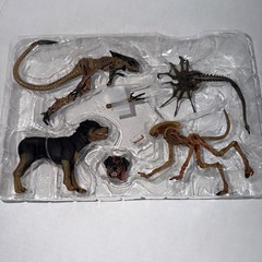 NECA Alien 3 Creature Pack (DAMAGED Queen Buster Broken Arm) SOLD STRICTLY As Is