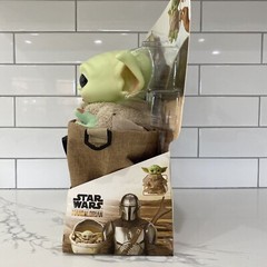 STAR WARS MANDALORIAN THE CHILD BABY YODA 11″ TALKING PLUSH IN SATCHEL, Grogu.