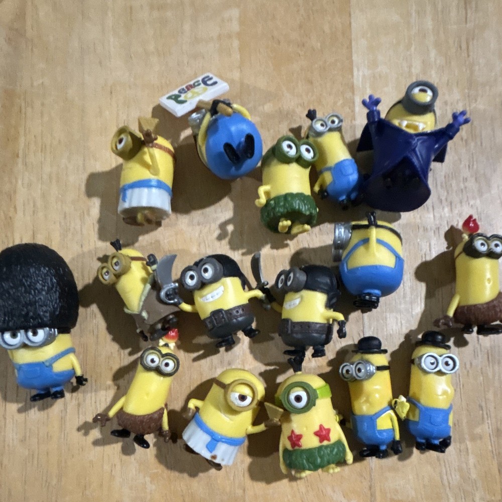 Lot of 16 Minion Despicable Me Figures