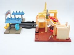 Radiator Springs Tour playset DISNEY Pixar CARS On the Road die cast McQueen 2 3
