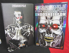 TERMINATOR 2 Indestructible T-800 Endoskeleton HOT TOYS MMS33 1/6 Scale