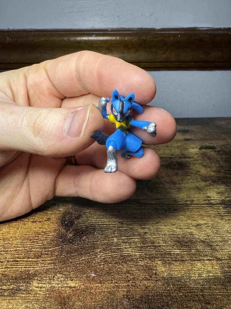 NINTENDO 2006 POKEMON 1” PLASTIC RL R/L.W LUCARIO MINI FIGURE