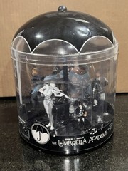NEW Umbrella Academy Disillusioned Super-Talented Family 6 Figure Set