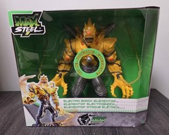 2011 RARE Max Steel Elementor Electro Shock Mattel W8368 Collectible