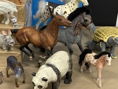 Vintage – Modern 33pc Animal Lot Plastic Rubber Resin Dragons Dinos Horses &More