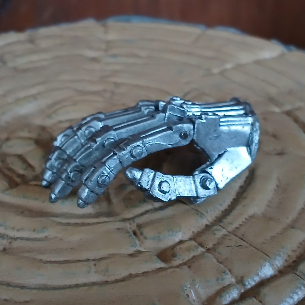 NECA TERMINATOR 2 T-800 ENDOSKELETON HAND ONLY PART 18″ 1/4 SCALE REP. PART