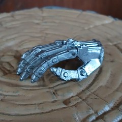 NECA TERMINATOR 2 T-800 ENDOSKELETON HAND ONLY PART 18″ 1/4 SCALE REP. PART