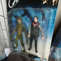 X-Files Fight The Future Agent Mulder & Skully Set Of 2 Figurines – Sealed