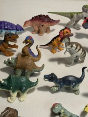 Jurassic Park Lost World Mini Hatchling Lot Of 20 T-rex Carnotaurus Collection