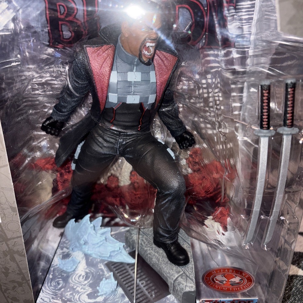 McFarlane Toys Marvel Blade Platinum Edition Figure 1/6 Scale w/ Comic NIB