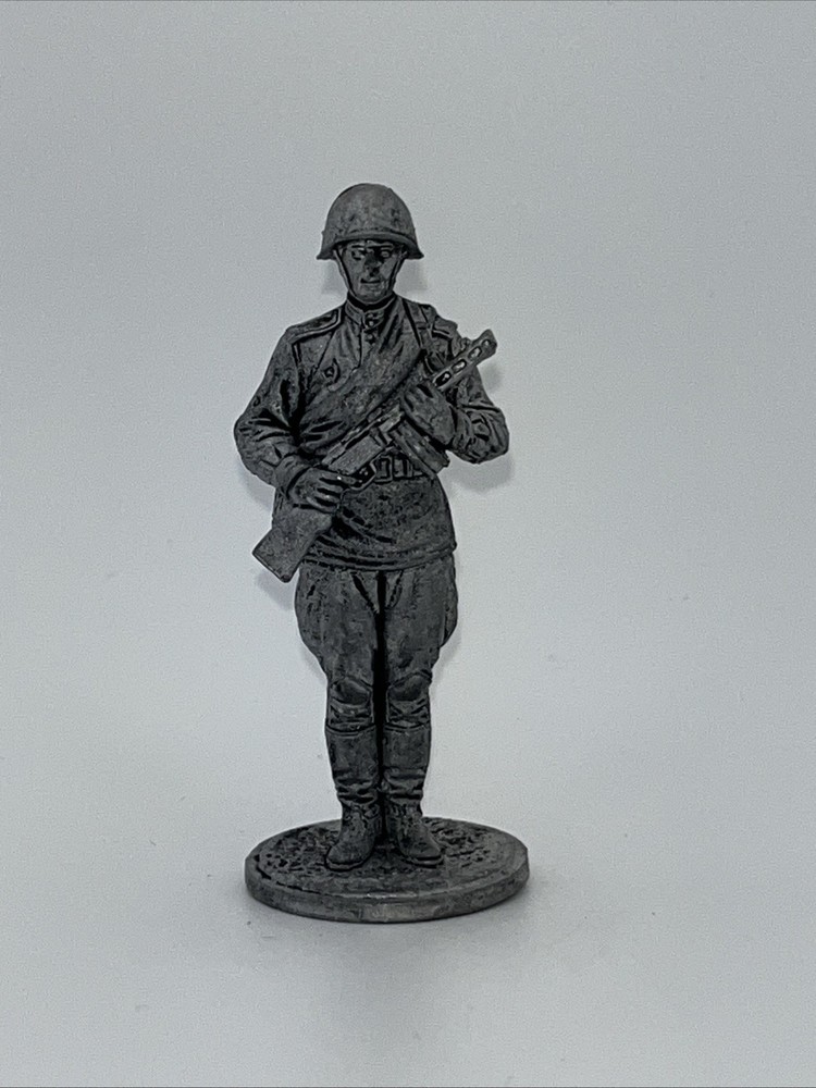 Tin Toy Soldiers. WW2. Guards Red Army Soldier. 1943–45. USSR 54 mm