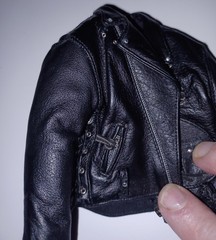Hot Toys Terminator 2 T-800 Dx10 Leather Jacket 1/6 (Missing Waist Strap)