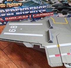 1998 RedBox Toys Independence U.S Aircraft Carrier Ship 31″, W/ 6 Die Cast Plane