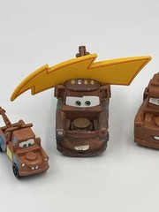 Disney Pixar World of Cars Tow Mater W/ Lightning Bolt Truck Die Cast +2 Cars A3