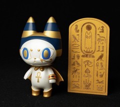 Unbox Bad Meaw White Pharaoh Mueanfun 4 in. Vinyl Sofubi Figure Badmeaw w/Tablet