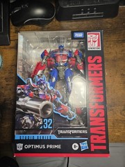 Hasbro Transformers Studio Series 32 Optimus Prime Voyager Red/Blue