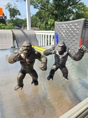 Lot Of 2 Legendary King Kong Action Figures Roars And Mouth Moves
