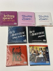 MGA Miniverse Real Music-Vinyl-7 Records-Britney Spears-Amy Winehouse-TLC-Blink