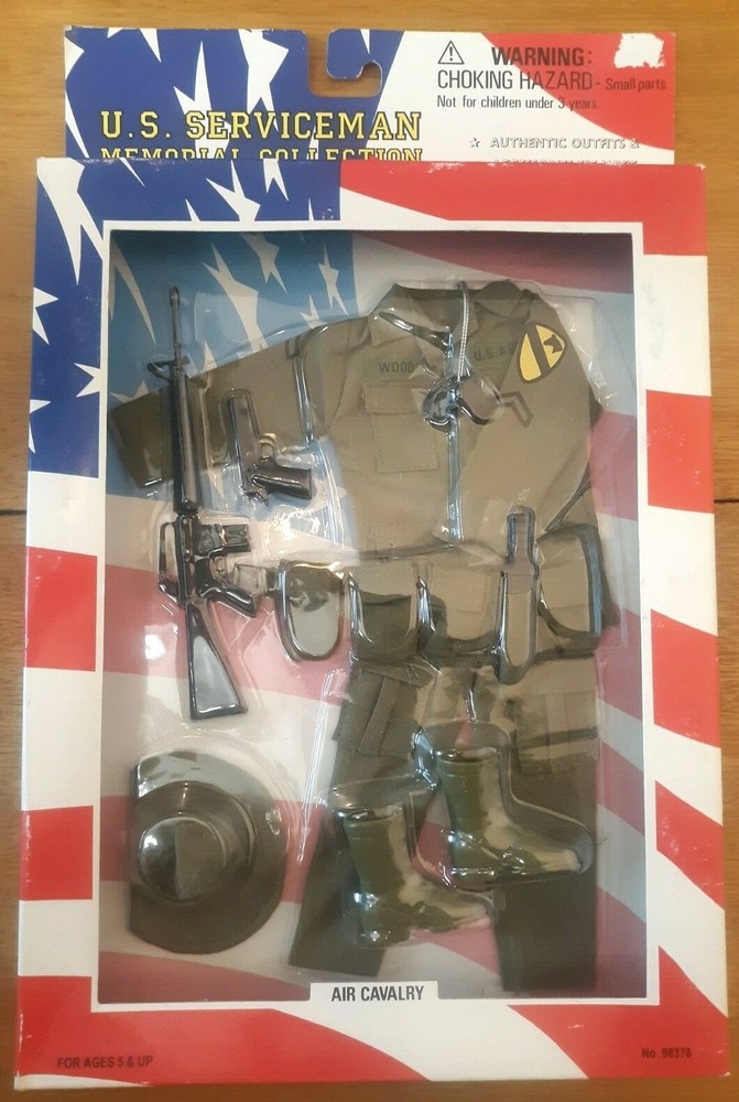 U.S. SERVICEMAN MEMORIAL COLLECTION UNI.SET, AIR CAVALRY, VIETNAM, MINT ON CARD