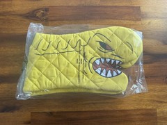 NECA TMNT Loot Crate Exclusive Ninja Apron Oven Mitts License Plate Pin