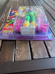 Marvel Legends Series Marvel Mysterio, Retro Spider-Man Collectible 6-Inch Mint