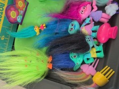 DreamWorks Trolls POD’ular Troll Tree Playset With Troll Figures Lot
