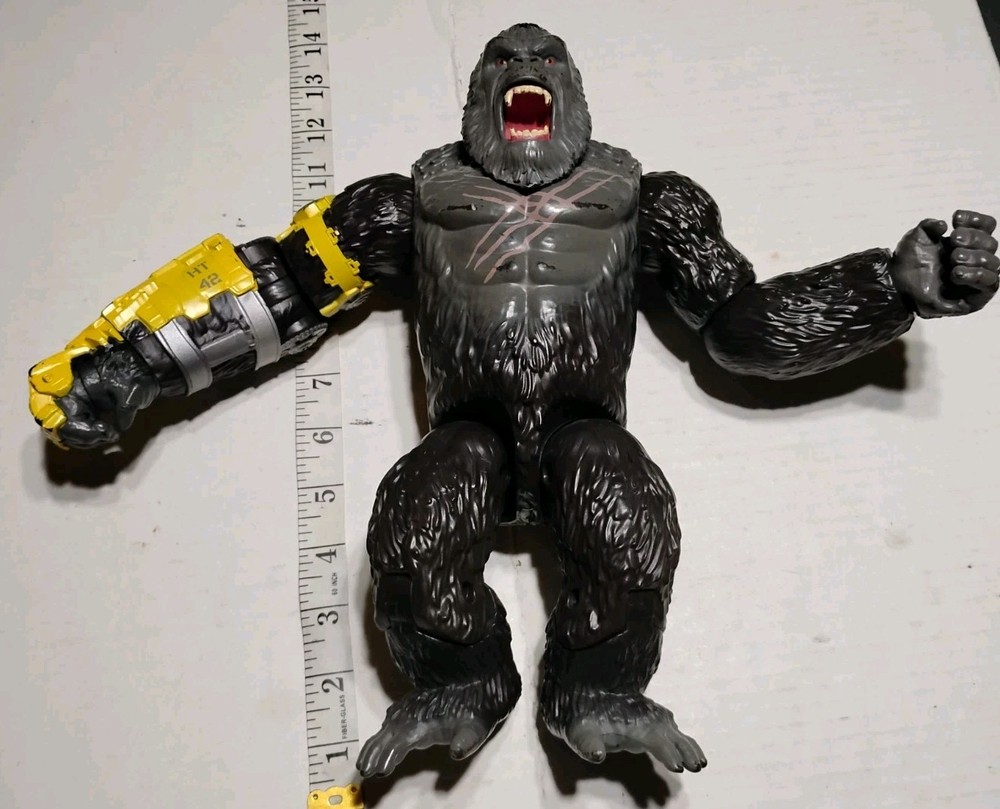Giant King Kong Action Figure 11″ inch Godzilla x Kong with B.E.A.S.T. Glove EUC