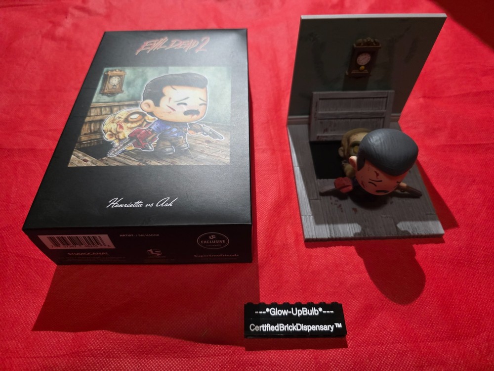 Loot Crate Exclusive Evil Dead 2 Henrietta vs. Ash Artist Series New Condition