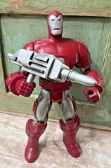 Vintage 1995 Toy Biz Marvel Iron Man Red Silver Armor 10.25″ Figure w Cannon