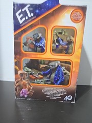 NECA Ultimate Telepathic E.T. – NEW – Box damage