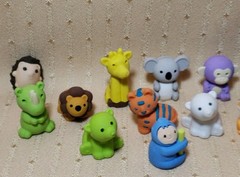 16 PIECE GROUPING OF MINI ANIMAL PUZZLE ERASERS