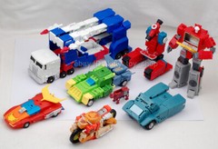Small Scale MFT Auto Vehicle Deformable Robot Team Figure Boy Kids Toy Car Gift