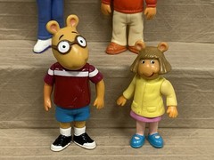 Vintage 1990’s PBS Kids Arthur Family Figurines 4pc Toy Figure Lot Marc Brown