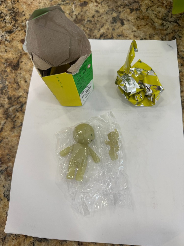 SECRET SMISKI Series 1 – Peaking! Opened with box and bag. Still in plastic!