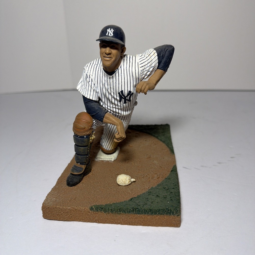 2002 McFarlane Toys YOGI BERRA 8 NEW YORK YANKEES Cooperstown Collection Figure