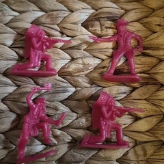 ✅Plastic Cowboys and Indians Figure Lot Red Green Yellow Blue 2-3 Inch