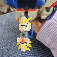 Bandai Gundam Action Figure 2001 Vintage Plastic White Blue Red Yellow Black