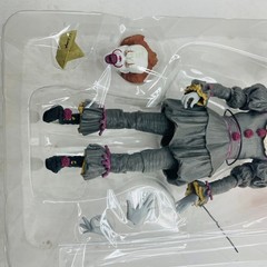 Stephen King’s 2017 Movie IT Pennywise The Clown Ultimate 7″ Action Figure
