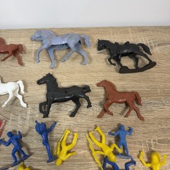 Vintage MPC Marx 1960’s Cowboys & Indians Huge Lot Plastic Toy Soldier lot 55mm