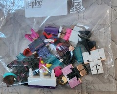 NICE LOT OF RANDOM ROBLOX ACTION FIGURES, ACCESSORIES AND MORE TOYS