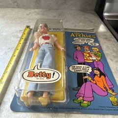 1975 Marx Toys The Archies BETTY 9″ Action Figure New Fast Ship