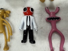 LOT OF 8 RAINBOW FRIENDS FIGURES ROBLOX 8 DIFFERENT CHARACTERS